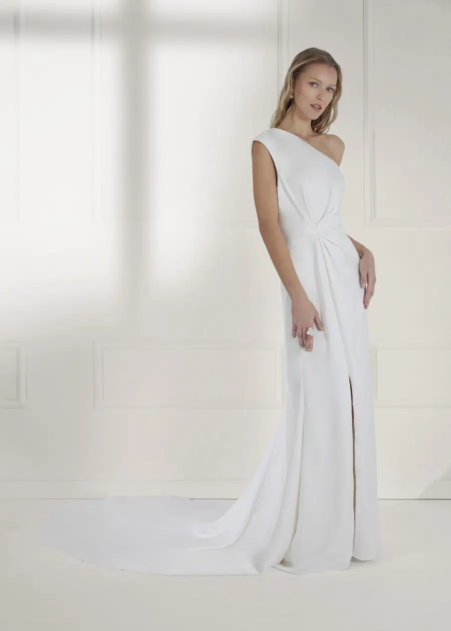TELA by Serravalle: Trumpet silhouette, asymetric neckline, sleeveless, stretch satin