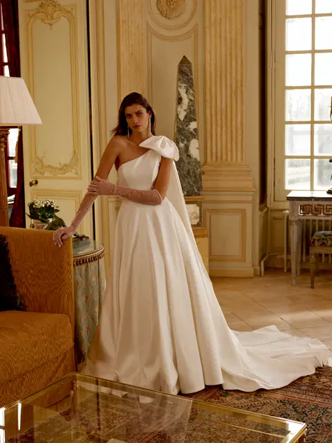 Jacqueline wedding dress by Justin Alexander, A-line, mikado