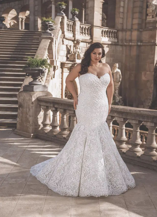 Veronika by Portrait: Mermaid silhouette, sweetheart neckline, lace, chapel train