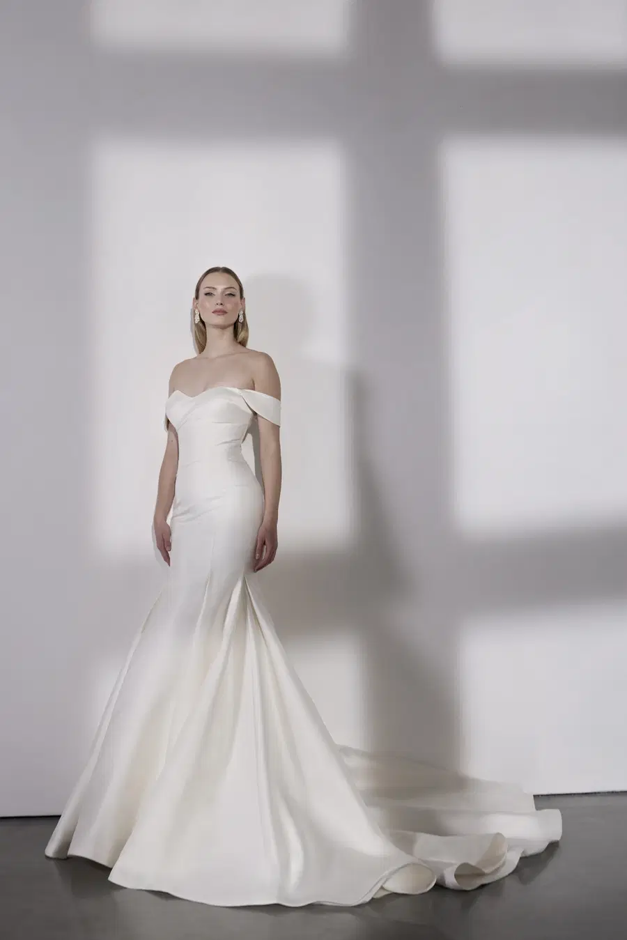 Windsor by Avenue by Josephine Scott - view 2 of 7