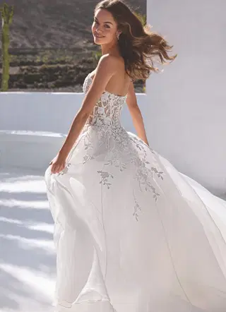 Everly by Enzoani - view 4 of 8