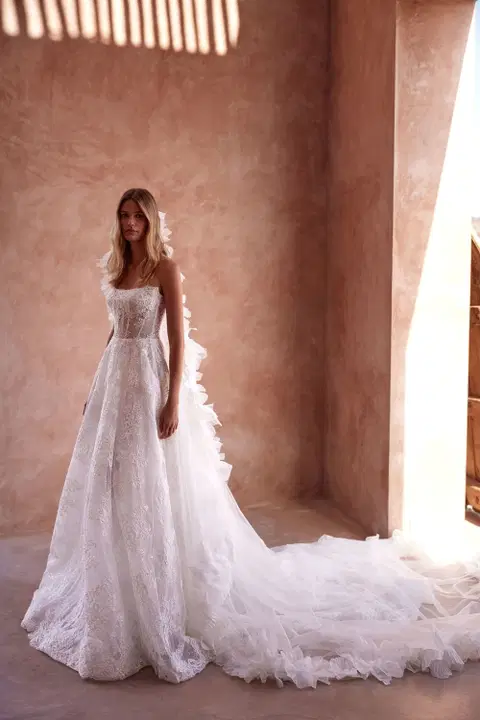 Juls wedding dress by Milla Nova, A-line, chantilly