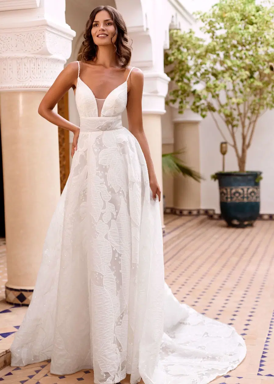 SINGING IN THE RAIN by Dando London: A-Line silhouette, V-neck neckline, sleeveless, lace