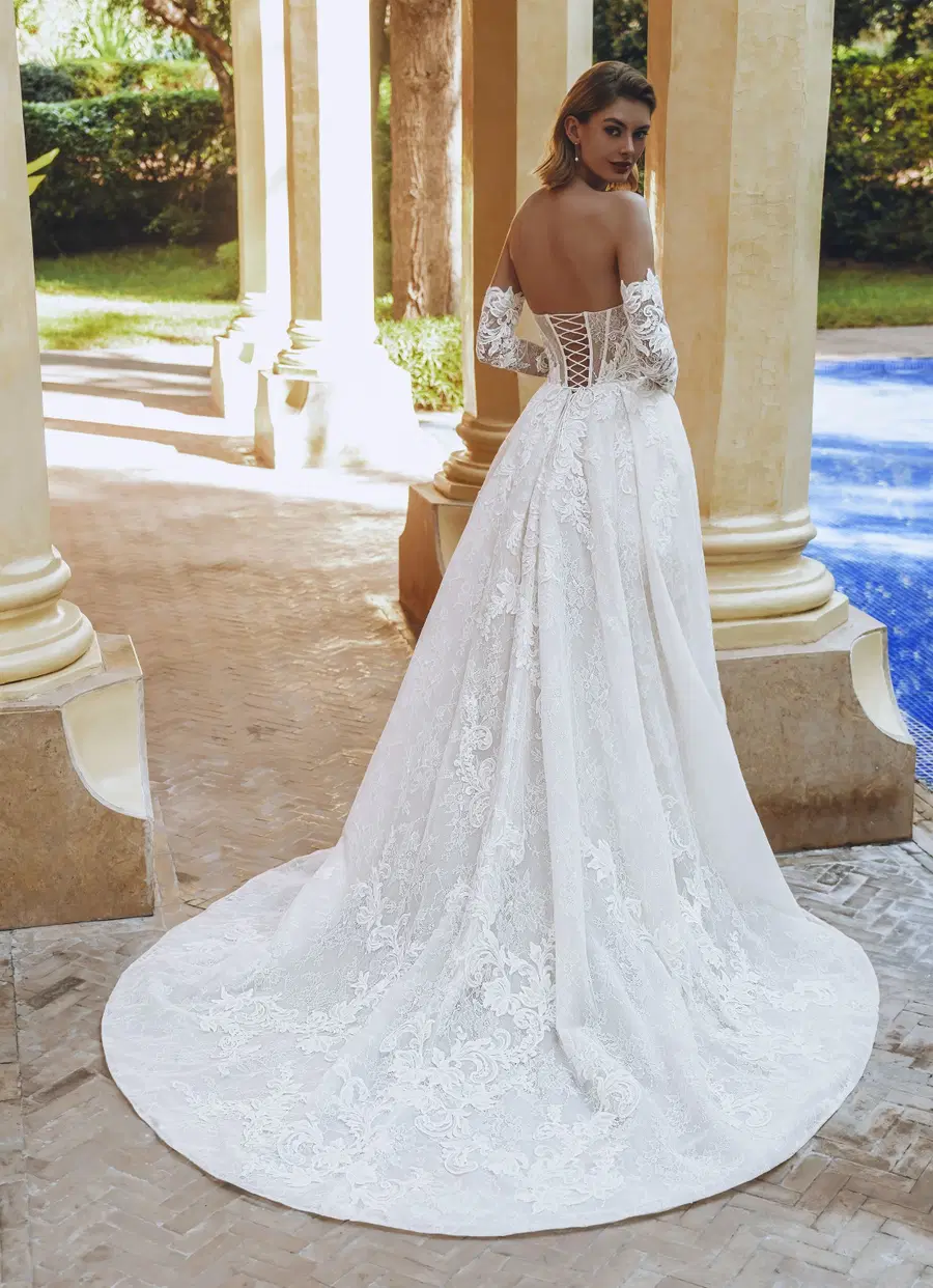 UNA by Enzoani - view 4 of 5