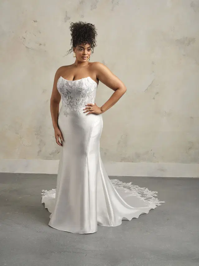 Goldie by Rebecca Ingram: Fit & Flare silhouette, scoop neckline, separate sleeves, lace