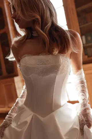 Gisela by Maks Mariano - view 3 of 5