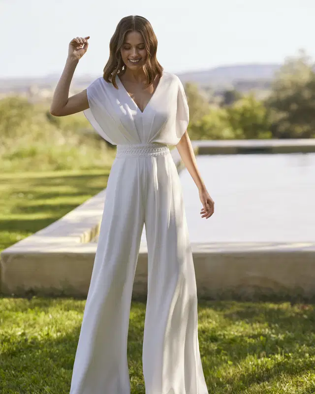 Nadira by Alma Novia: Straight silhouette, V-neck neckline, wing sleeves, crepe