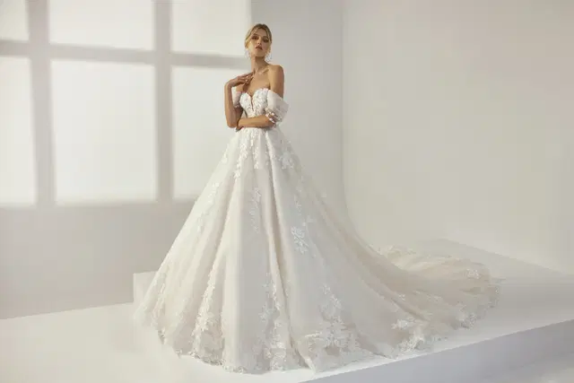 Althea by Luna Novias: Ball Gown silhouette, sweetheart neckline, sleeveless, tulle