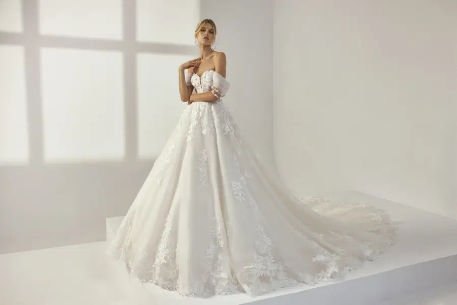 Althea by Luna Novias: Ball Gown silhouette, sweetheart neckline, sleeveless, tulle
