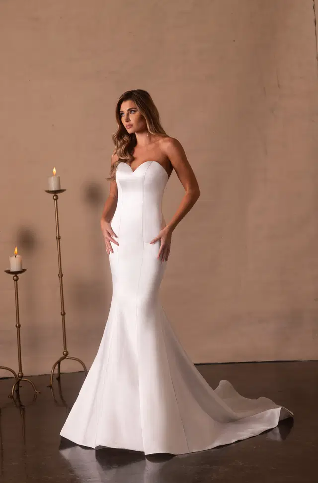 RB5104 by Rachel Allan: Fit & Flare silhouette, sweetheart neckline, satin