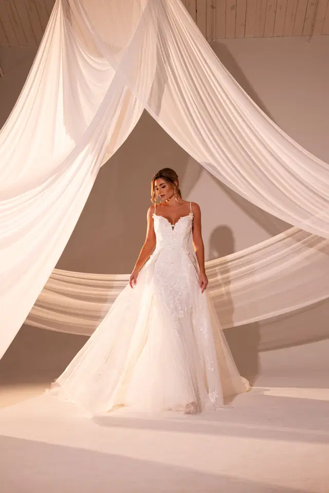 RB3228 by Rachel Allan: Fit & Flare silhouette, sweetheart neckline, tulle