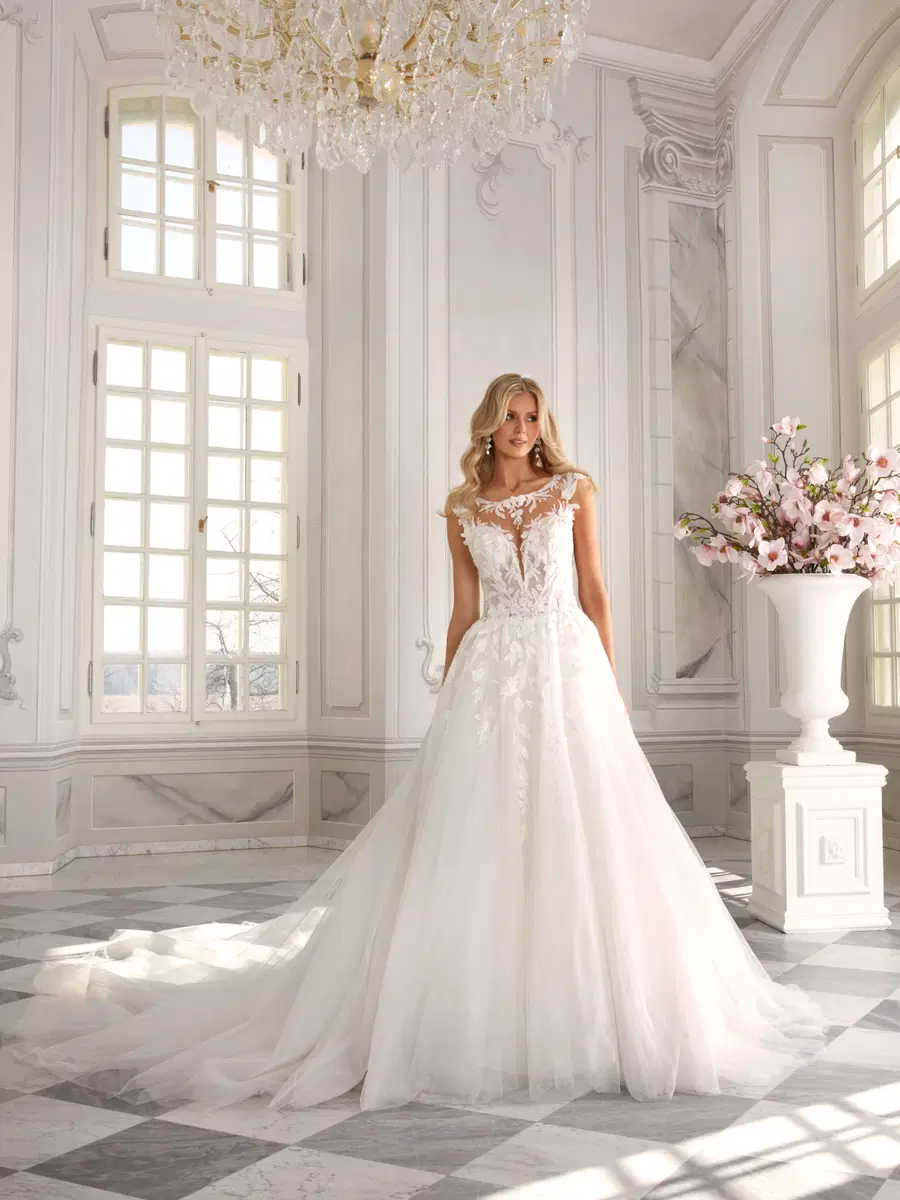 Kimber by Vanilla Sposa: A-Line silhouette, deep V-neck neckline, sleeveless, lace
