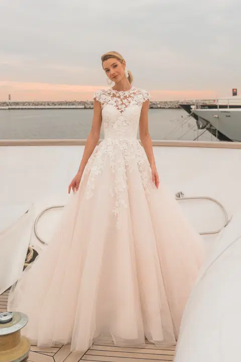 Style 8226 wedding dress by Diane Legrand, ball gown, lace