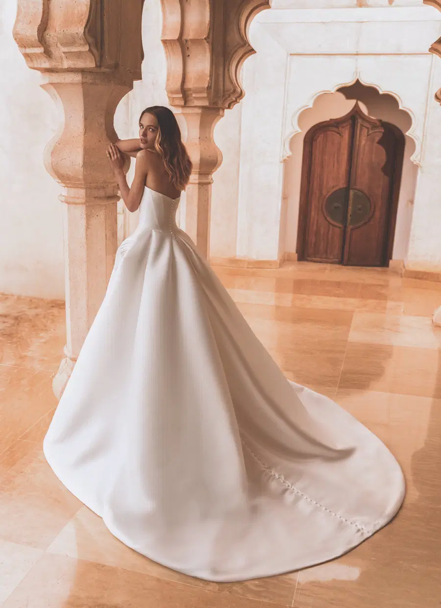 Vera by Enzoani - view 5 of 10