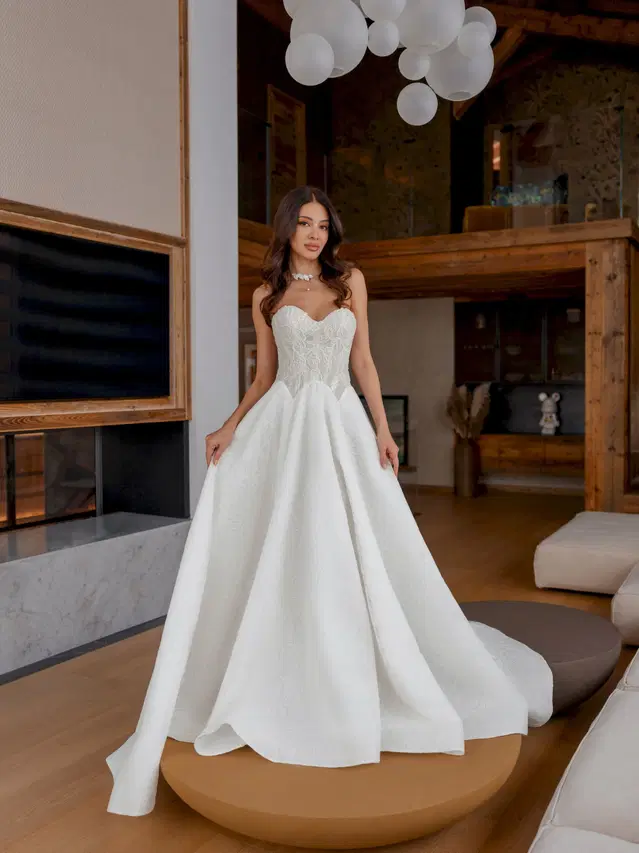 Ninon von Innocentia: Ballkleid, Jacquard