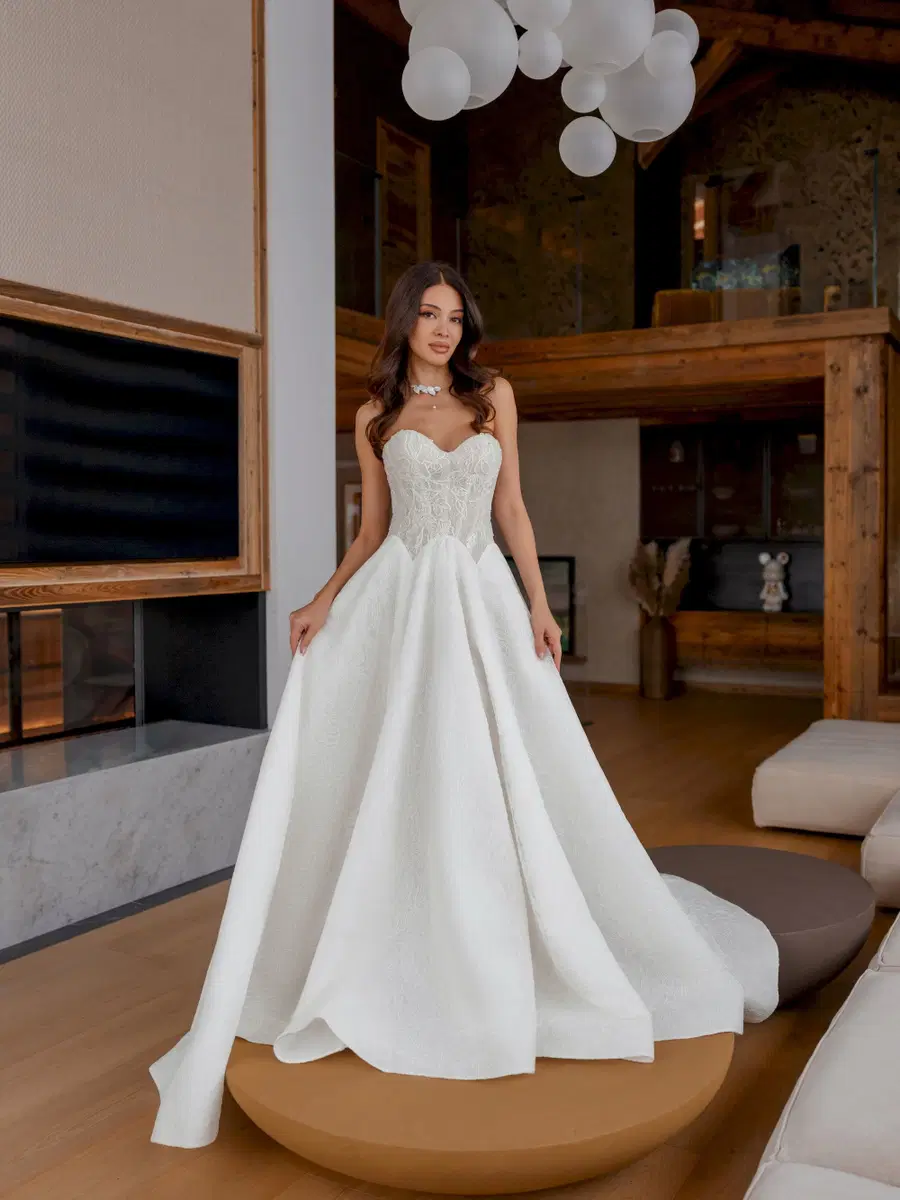 Ninon von Innocentia: Ballkleid, Jacquard