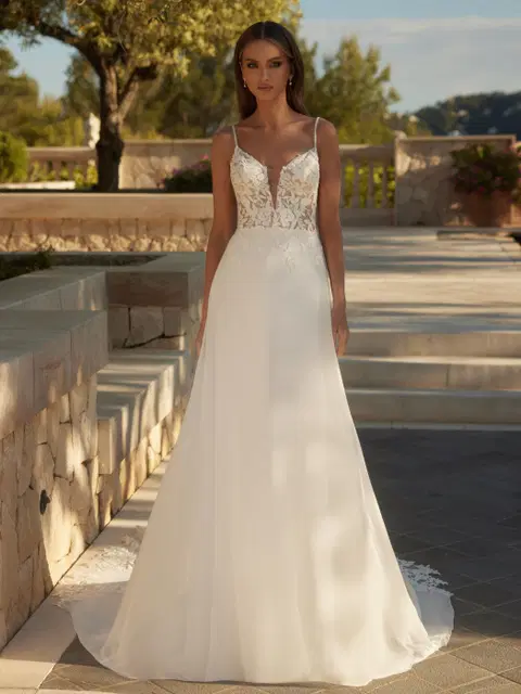 Beryl wedding dress by Bianco Evento, A-line, tulle