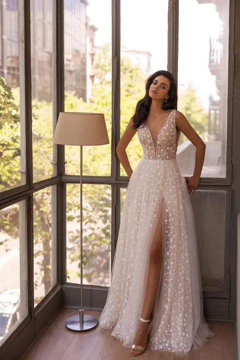 Style E-5410 wedding dress by Elizabeth Passion, trumpet, tulle