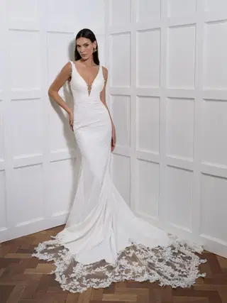 Cortina by Avenue by Josephine Scott - view 3 of 8