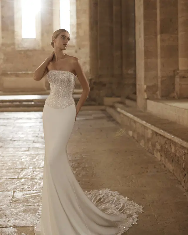 Lilia by Rosa Clara: Mermaid silhouette, straight neckline, sleeveless, lace