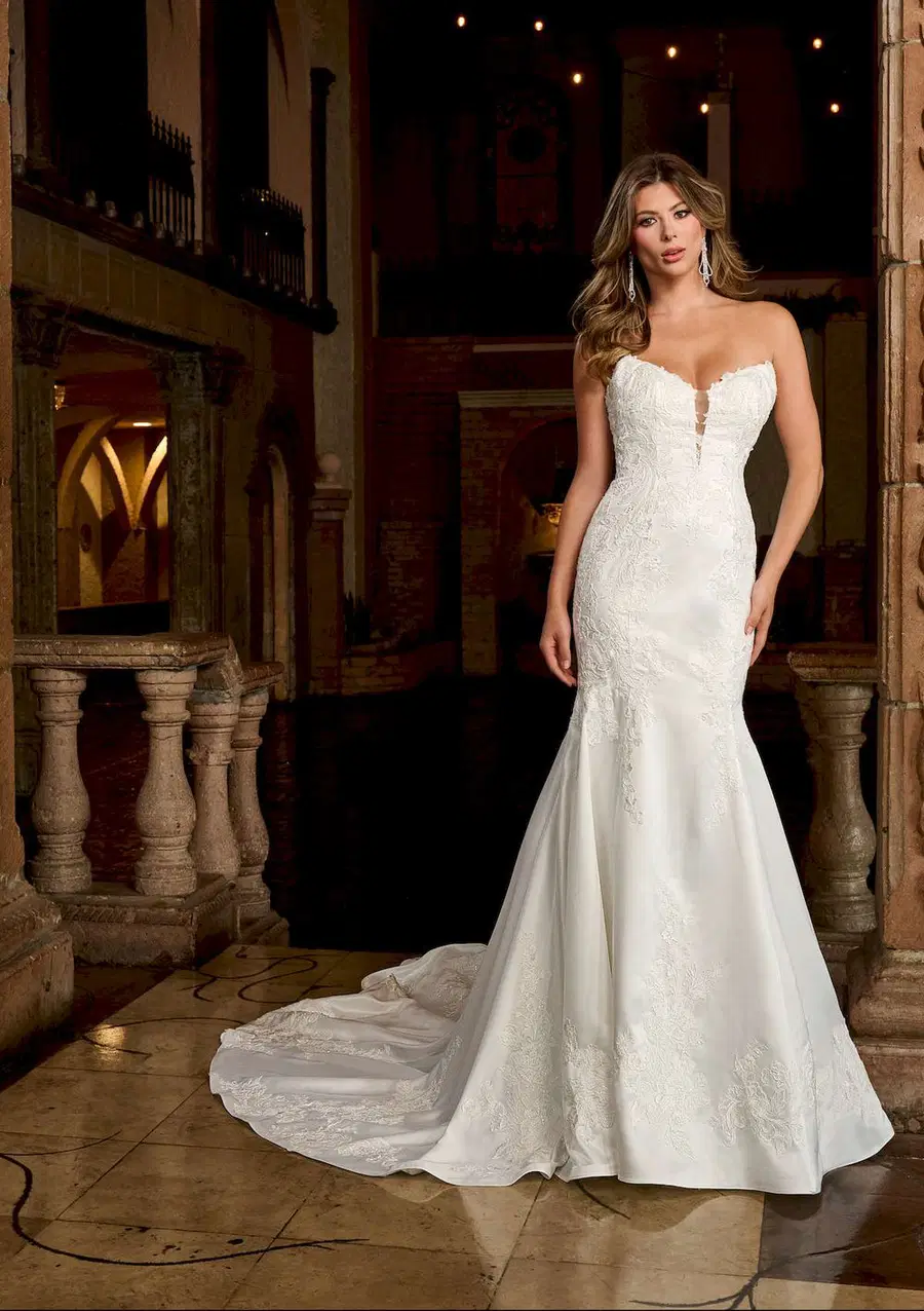 RB3211 by Rachel Allan: Mermaid silhouette, sweetheart neckline, sleeveless, lace