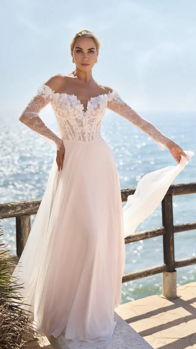 Brinkman 26110 by Brinkman by Très Chic: A-Line silhouette, V-neck neckline, long sleeves, chiffon