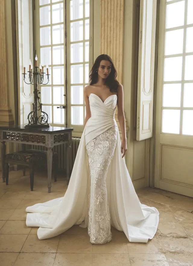 Gabby by ÉLYSÉE: A-Line silhouette, sweetheart neckline, lace, chapel train