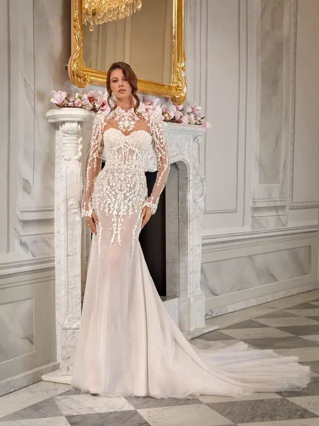 Rachel by Vanilla Sposa: Mermaid silhouette, sweetheart neckline, lace, chapel train