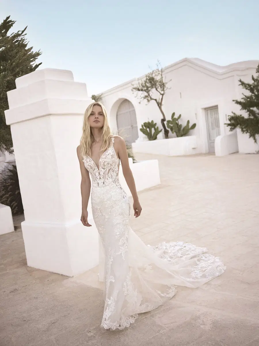Lisa von Modeca Bridal: Meerjungfrau, Tiefer V-Ausschnitt, Ärmellos, Spitze