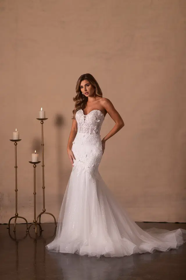 RB2216 by Rachel Allan: Mermaid silhouette, V-neck neckline, sleeveless, tulle