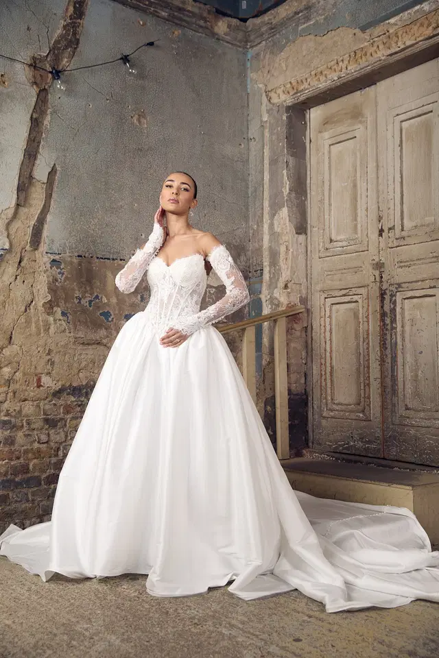 Hanover Square von Dando London: Ballkleid, Gerader Ausschnitt, Ansteckärmel, Spitze