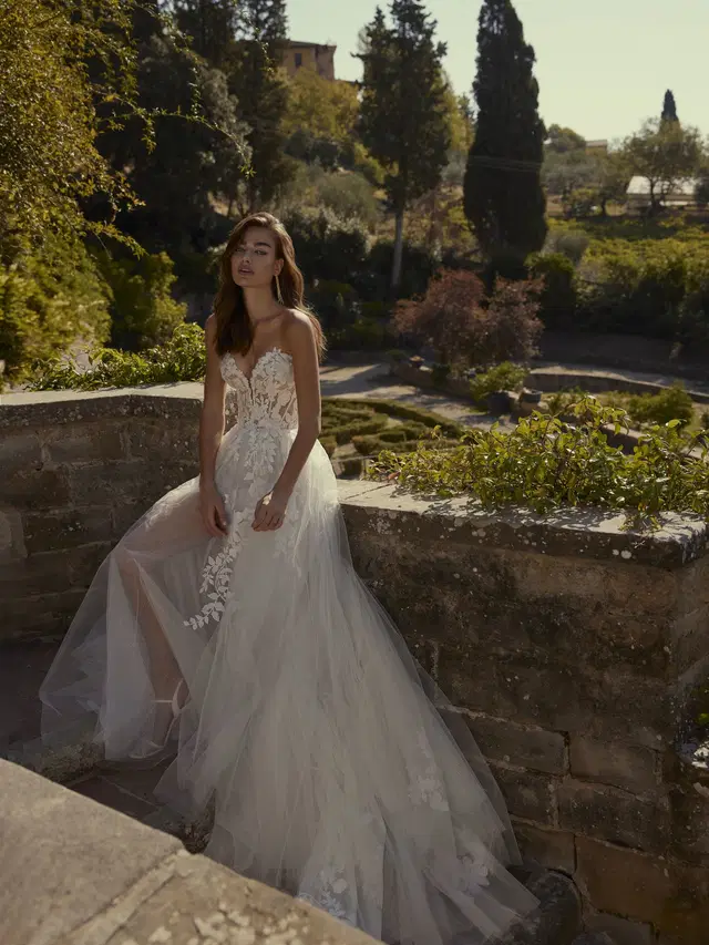 Davin by Modeca Bridal: A-Line silhouette, sweetheart neckline, sleeveless, lace