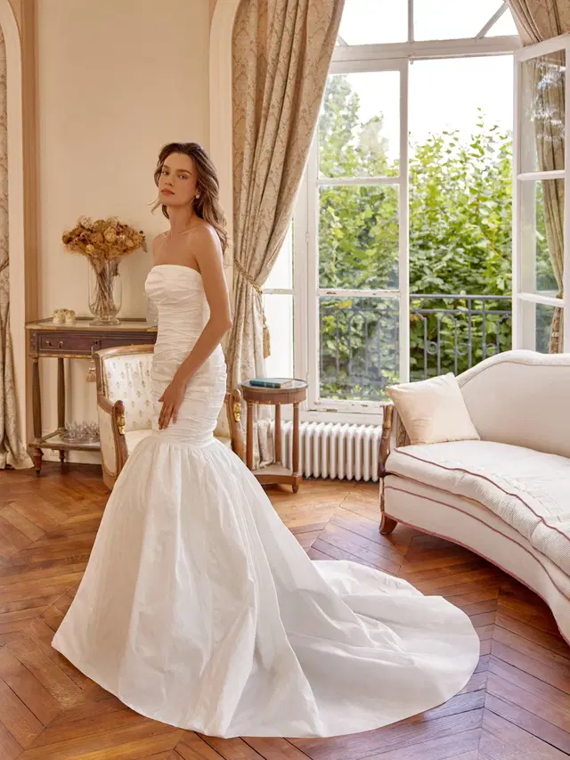 Macie by Justin Alexander: Trumpet silhouette, straight neckline, sleeveless, satin