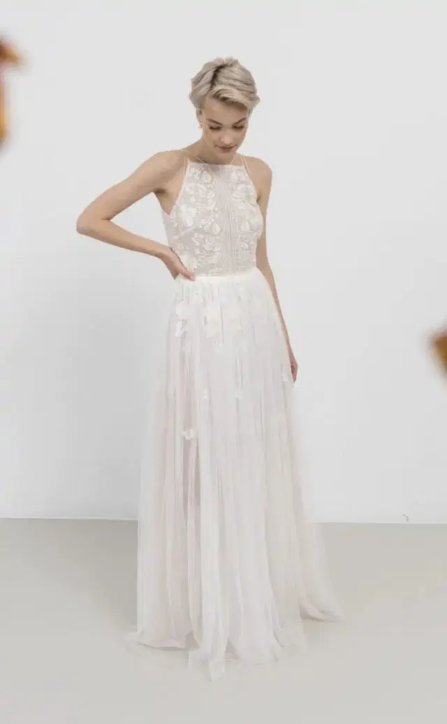 Alison by Kisui: A-Line silhouette, high / halter neckline, sleeveless, tulle