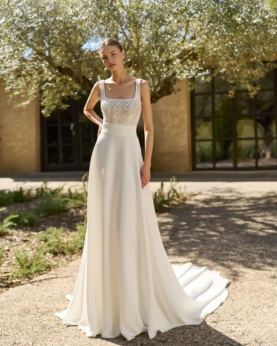 MARTINA von Alma Novia: A-Linie, Quadratischer Ausschnitt, Lange Ärmel, Crepe
