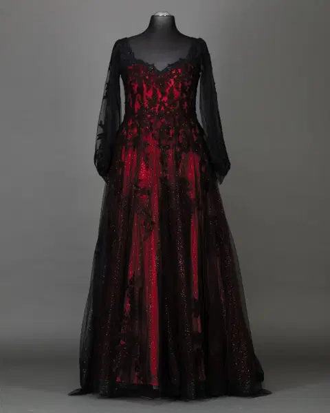 Sleeve Red by DarkDreamCouture