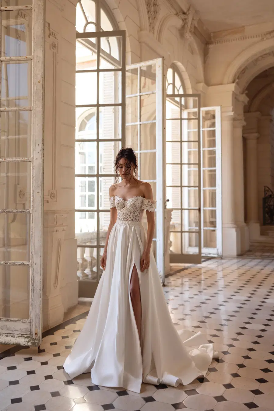 Kalliopi by Ella Novia: A-Line silhouette, sweetheart neckline, short sleeves, lace