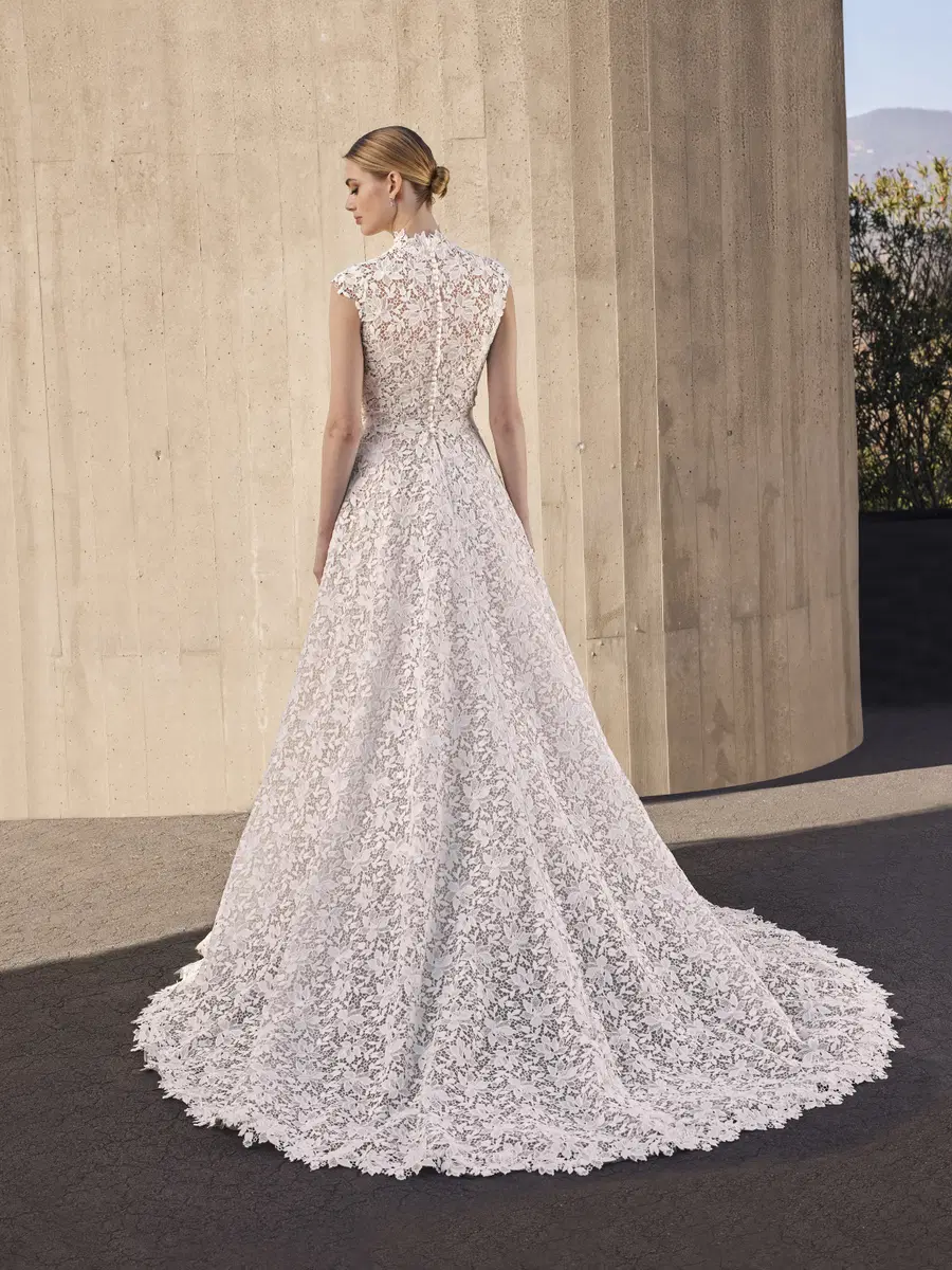 VALLES by Pronovias - view 2 of 3