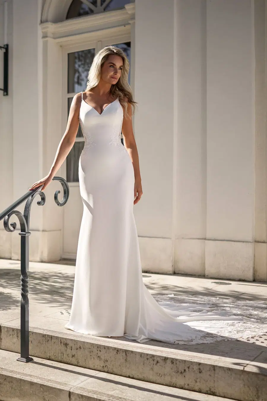 27515 by Très Chic: Mermaid silhouette, deep V-neck neckline, sleeveless, crepe