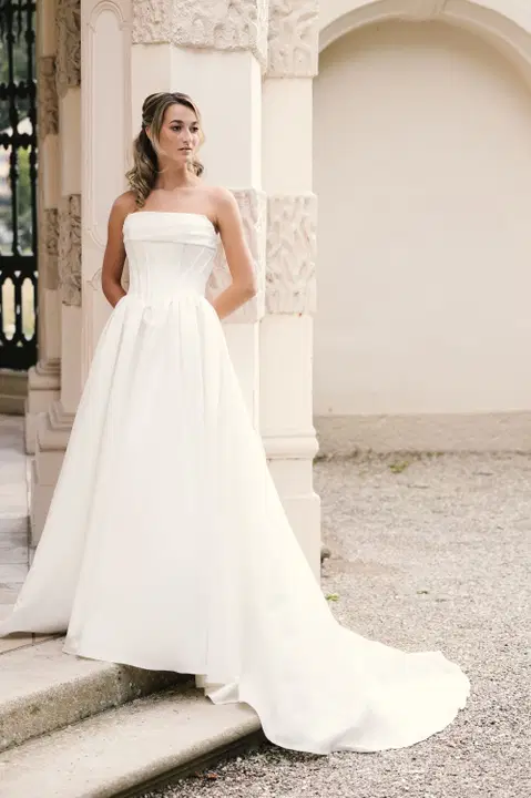 Corina wedding dress by Amo & Luv, ball gown, satin