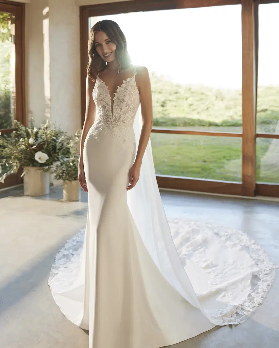 Nereida by Alma Novia: Mermaid silhouette, illusion neckline, sleeveless, lace