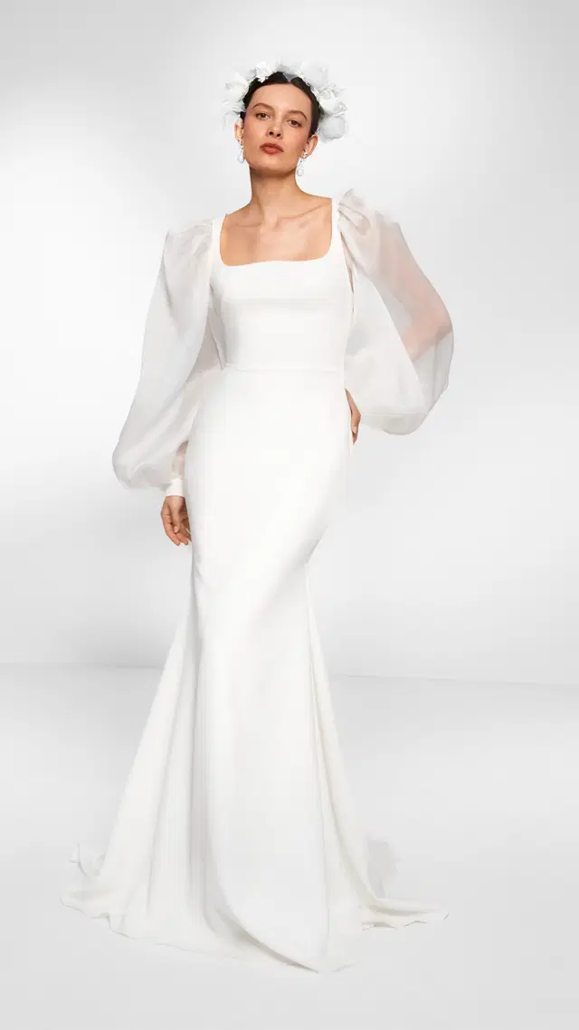 Malena by Anna Kara: Fit & Flare silhouette, boat neck neckline, separate sleeves, crepe