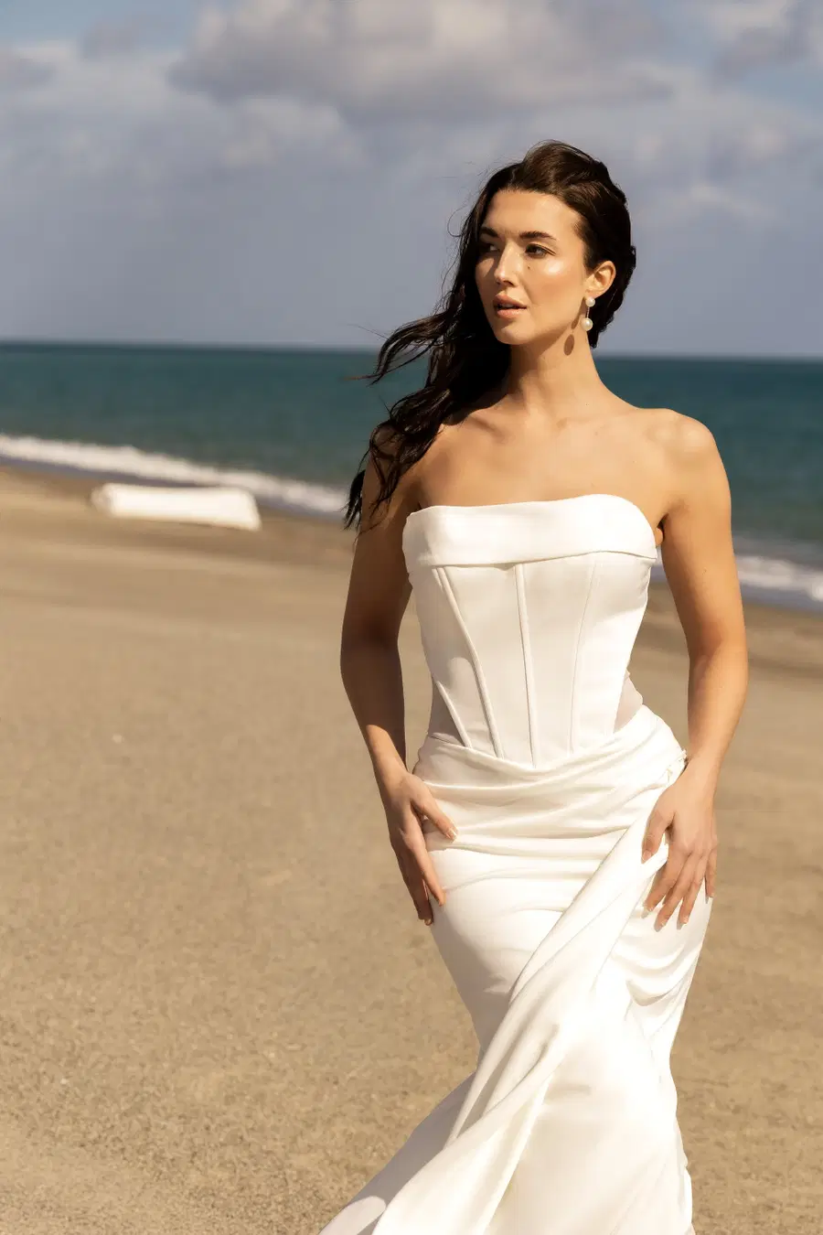 Desiree by Amo & Luv: Mermaid silhouette, straight neckline, sleeveless, satin