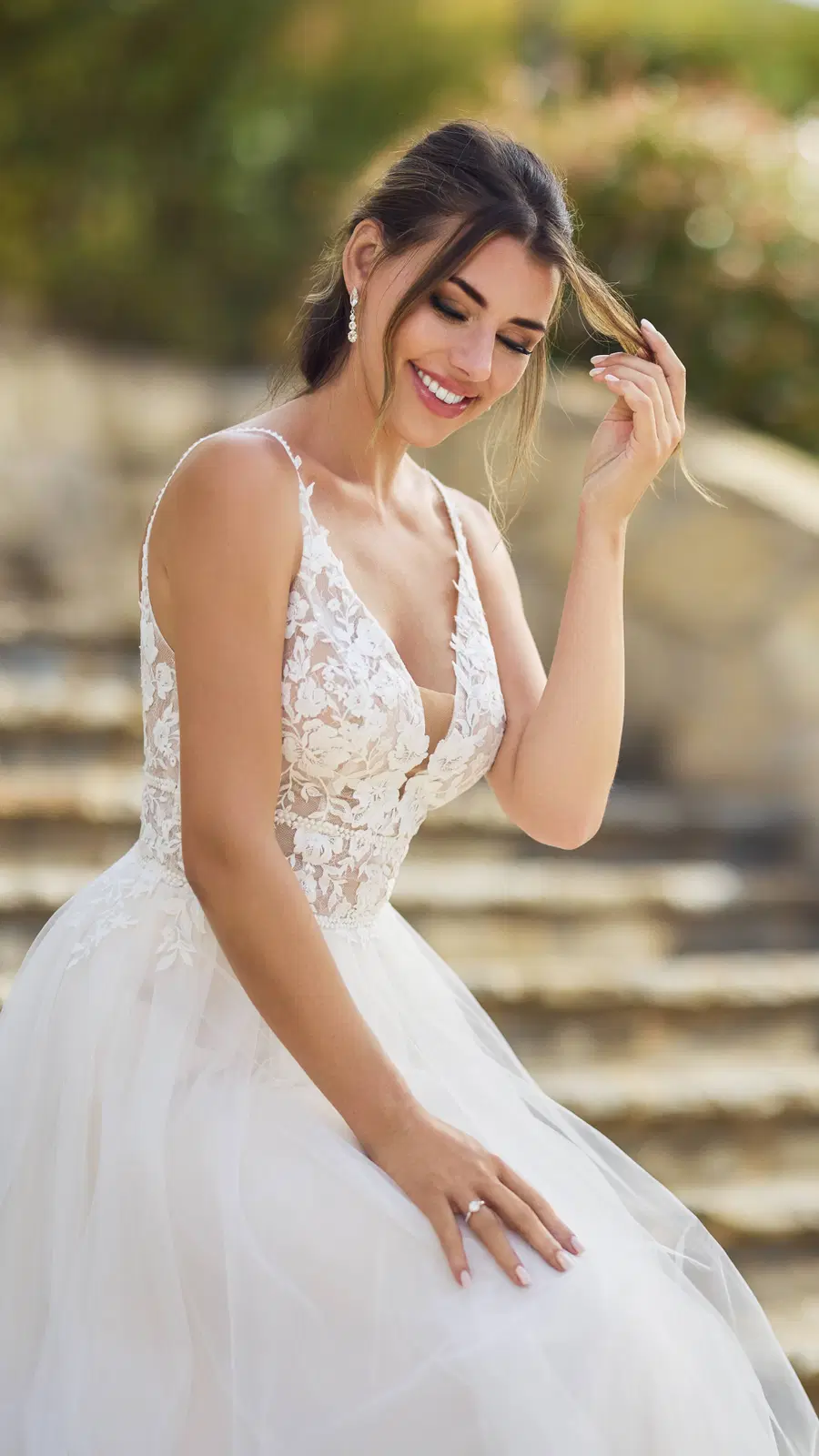 AA-26609 by Avec Amour by Très Chic: A-Line silhouette, V-neck neckline, sleeveless, tulle