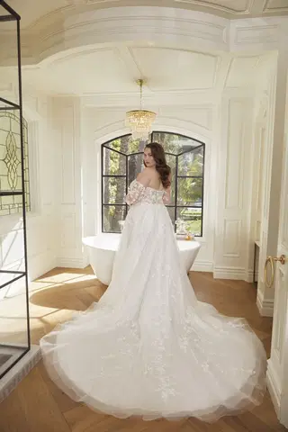 Dahlia Curvy by Casablanca Bridal - view 6 of 8