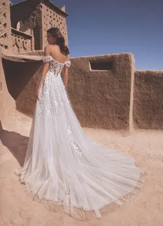 Taylee by Enzoani - view 4 of 6