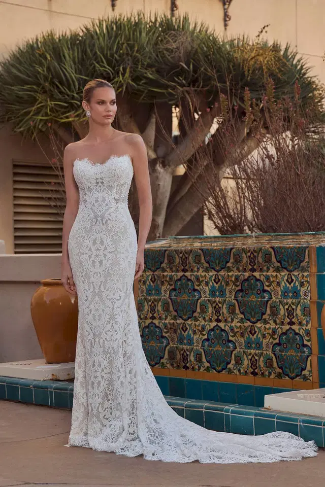 LA26247 Lola by Calla Blanche: Trumpet silhouette, sweetheart neckline, sleeveless, lace