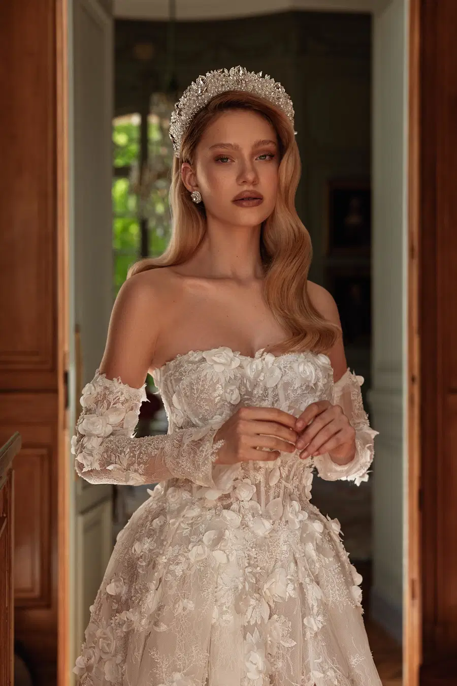 Victoria by Maks Mariano - view 6 of 7