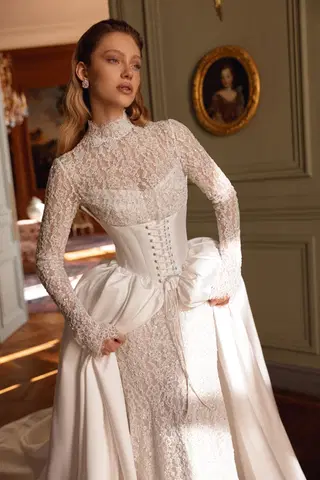 Philippa by Maks Mariano - view 3 of 5