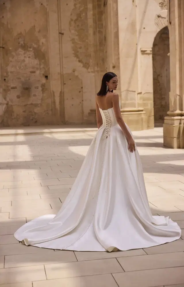 Harriet by Veni Infantino - view 3 of 3